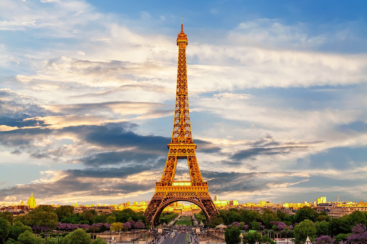 Arrive into Paris - the City of Romance, Lights and Glamour. Enjoy a romantic cruise on the River Seine.