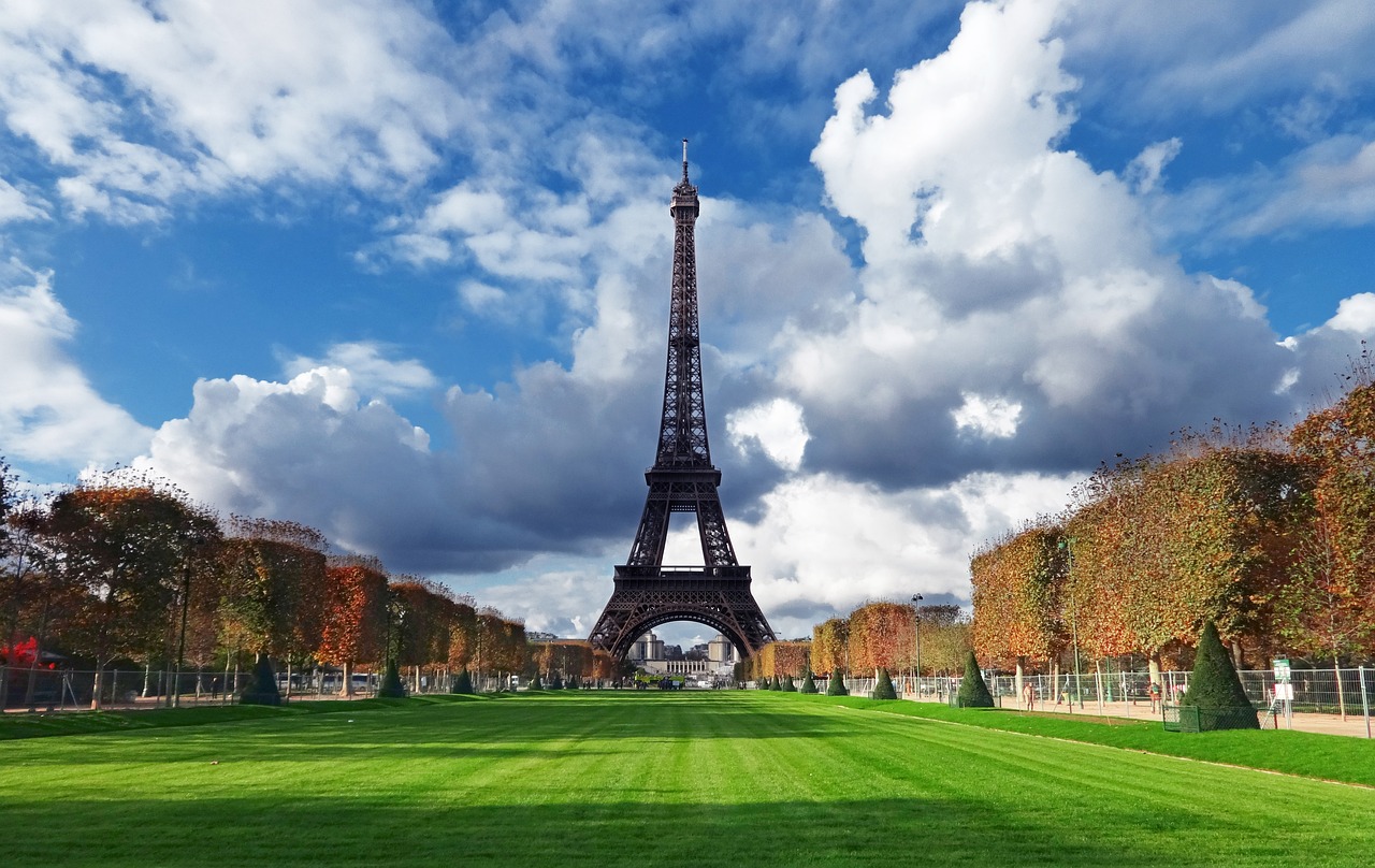 Onto Brussels. Visit Grand Place and Manneken Pis statue Photo Stop at Atomium, Visit Keukenhof Gardens (till 15th May) Or Visit the miniature park – Madurodam. (from 16th May)