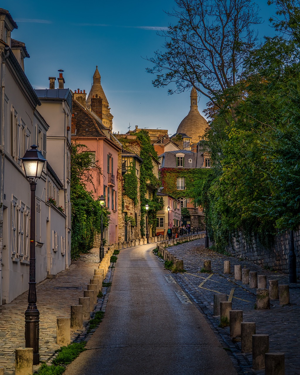 Guided city tour of Paris. Visit to Eiffel tower 2nd Level. Visit Fragonard perfumery.