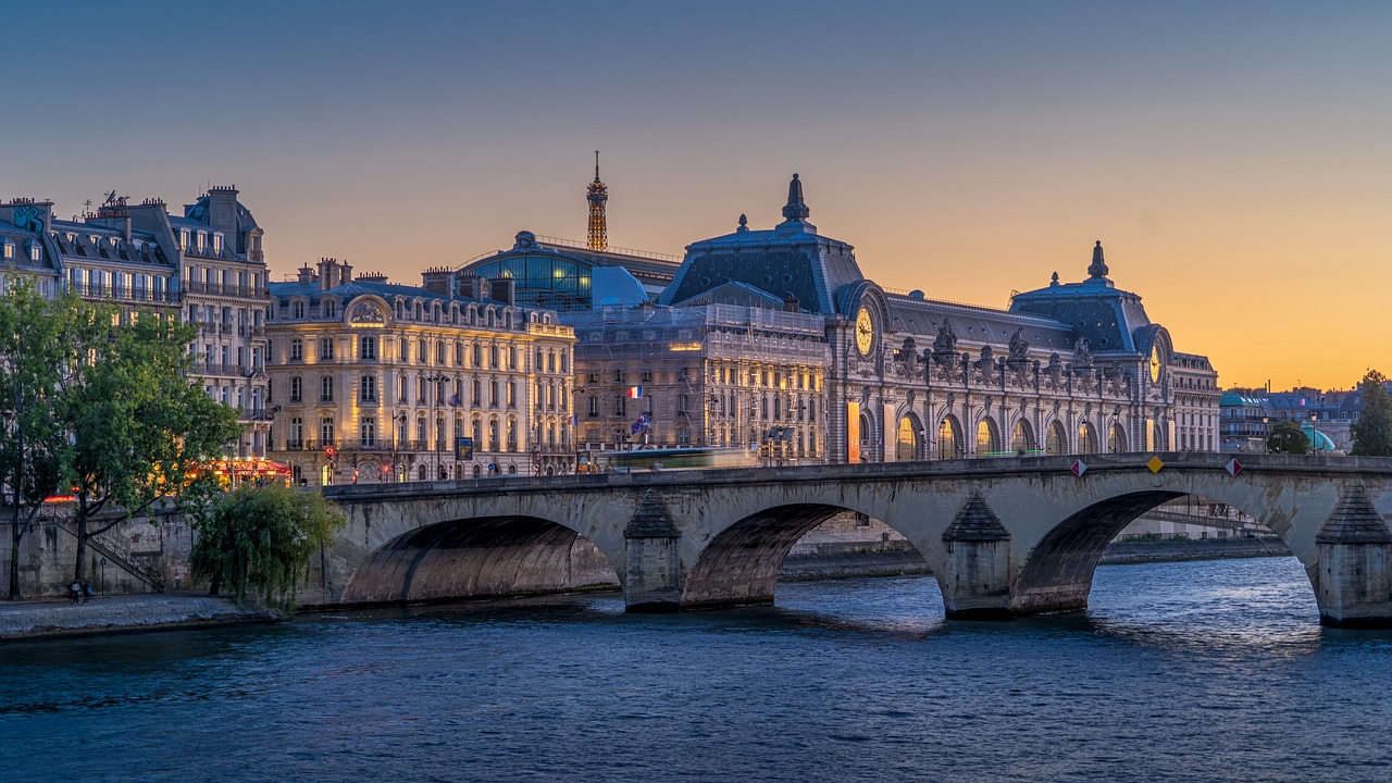 Explore Amsterdam with Canal Cruise. See the largest Gothic Cathedral in Rhineland – the Cologne Cathedral.